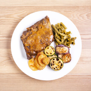 Costillar con guarnición